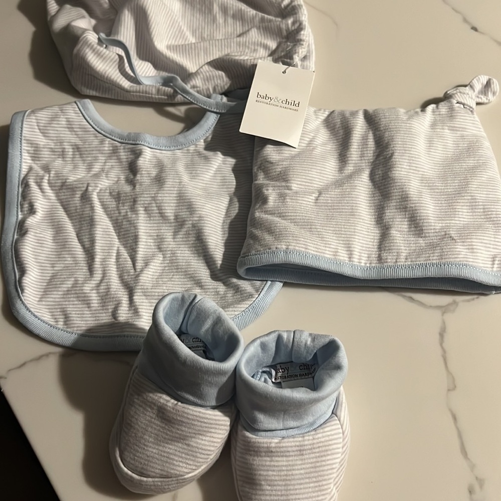 Restoration hardware baby 6-12 months bib hat and bootie set new blue grey